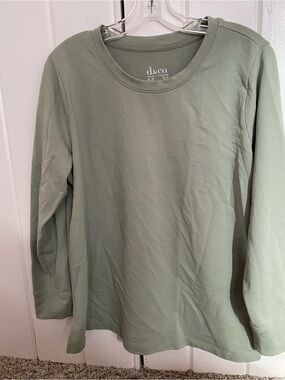 d&co. Women’s Sage Green Long Sleeve Crewneck Top